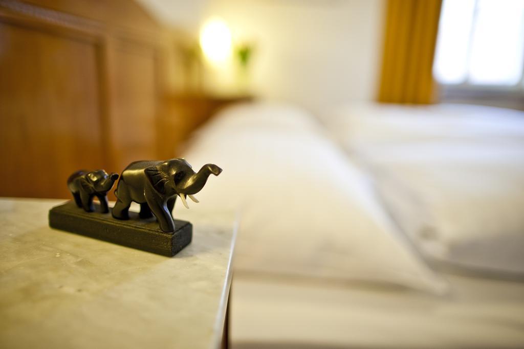 Hotel Elefant Ora / Auer