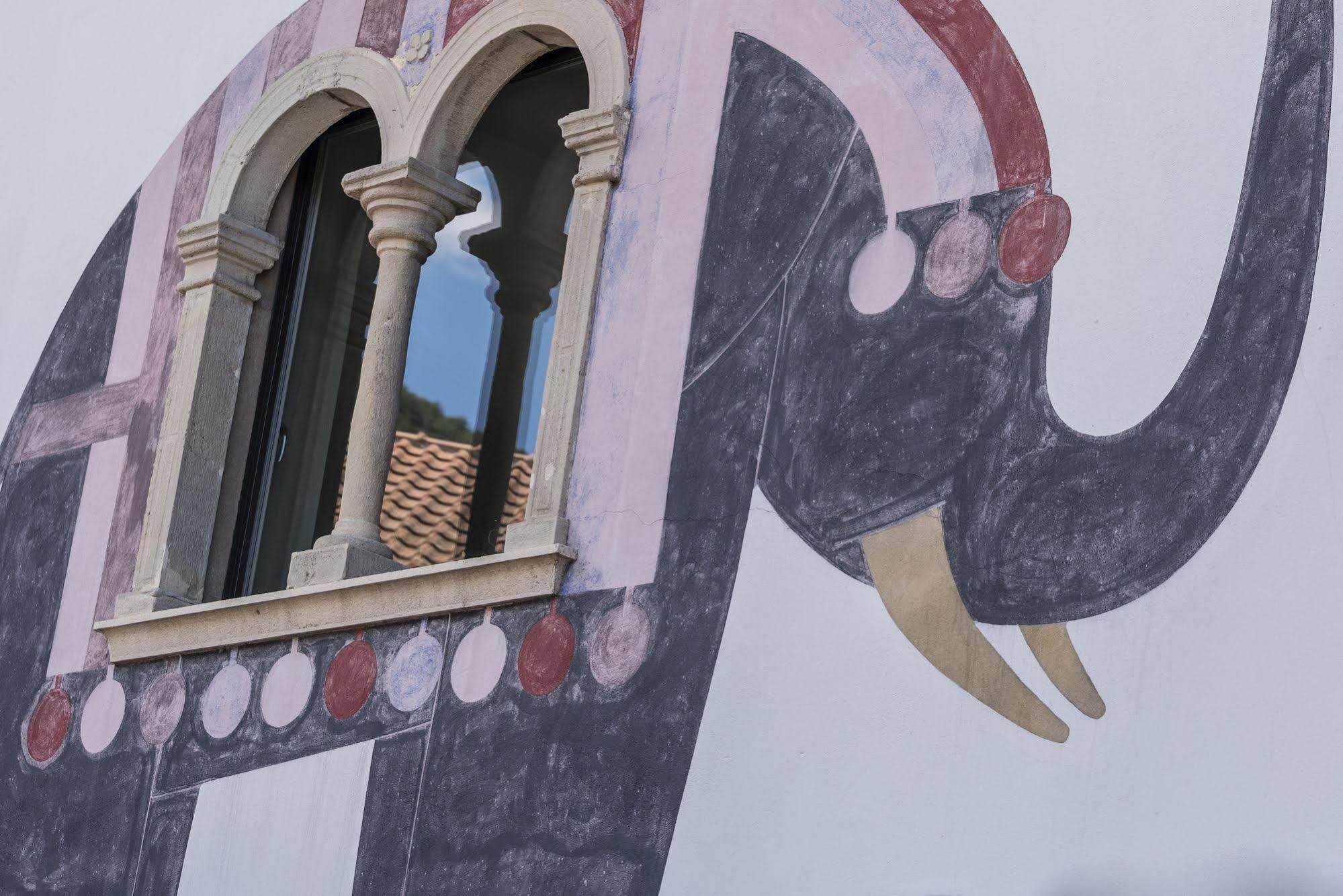 Hotel Elefant Ora / Auer